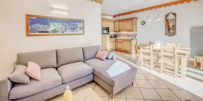 Cuisine ou kitchenette dans l'établissement Résidence Les Alpages - 3 Pièces pour 6 Personnes MAE-3924
