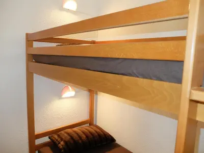 Un ou plusieurs lits superposés dans un hébergement de l'établissement Studio Cabine 4 Pers. Ski aux Pieds Balcon Sud Animaux Ok - FR-1-502-517