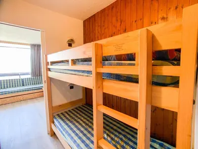 Un ou plusieurs lits superposés dans un hébergement de l'établissement Studio lumineux proche pistes et commerces, balcon, animaux acceptés - FR-1-502-525
