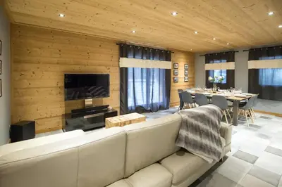 Télévision ou salle de divertissement dans l'établissement HaKaJu Appartement 10 personnes à Val Cenis
