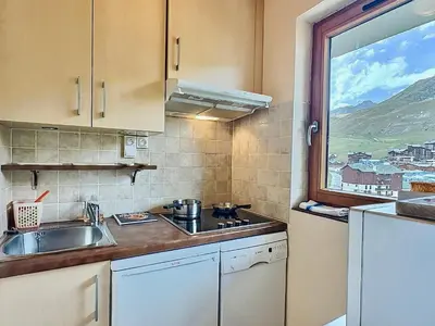Cuisine ou kitchenette dans l'établissement Agréable 2 pièces sur les pistes de Tignes Lavachet - FR-1-411-885