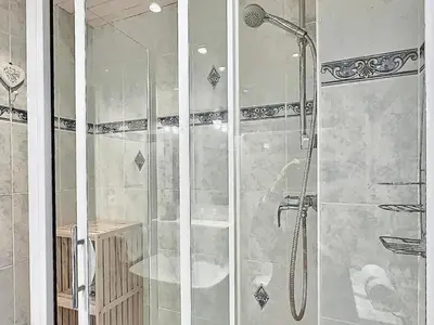 Salle de bains dans l'établissement Agréable 2 pièces sur les pistes de Tignes Lavachet - FR-1-411-885