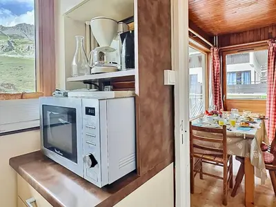 Cuisine ou kitchenette dans l'établissement Agréable 2 pièces sur les pistes de Tignes Lavachet - FR-1-411-885