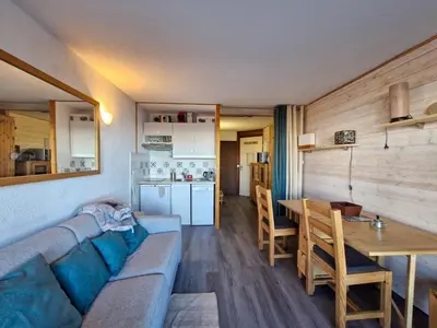 Cuisine ou kitchenette dans l'établissement Charmant 2 pièces ensoleillé, idéal pour 4 personnes à Arc 1800 - FR-1-411-889