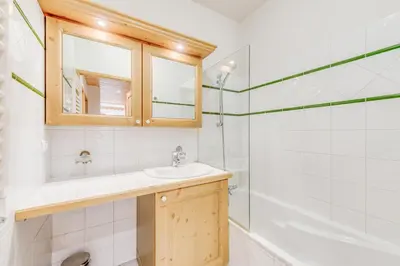 Salle de bains dans l'établissement Résidence Les Alpages - 3 Pièces pour 6 Personnes MAE-7284