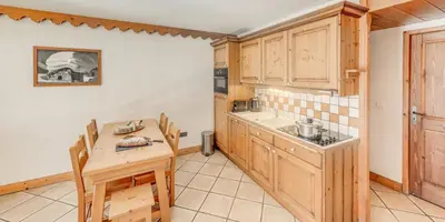Cuisine ou kitchenette dans l'établissement Résidence Les Alpages - 3 Pièces pour 6 Personnes MAE-7304