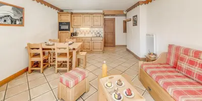 Cuisine ou kitchenette dans l'établissement Résidence Les Alpages - 3 Pièces pour 6 Personnes MAE-7304