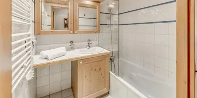 Salle de bains dans l'établissement Résidence Les Alpages - 2 Pièces pour 6 Personnes MAE-7314
