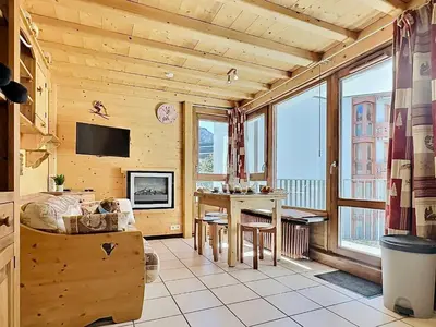Télévision ou salle de divertissement dans l'établissement Appartement 2 pièces à Tignes - 4 personnes - FR-1-411-746