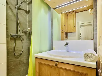 Salle de bains dans l'établissement Appartement 2 pièces à Tignes - 4 personnes - FR-1-411-746