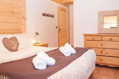 Un ou plusieurs lits dans un hébergement de l'établissement Chalet Fegguese - 4 bedroom chalet with hot-tub