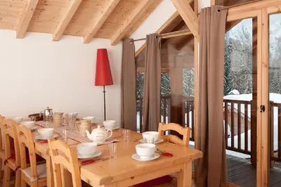 Plan de l'établissement Chalet Fegguese - 4 bedroom chalet with hot-tub