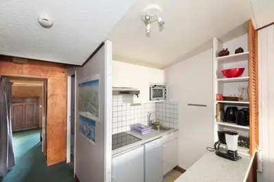 Cuisine ou kitchenette dans l'établissement APT 2 PIECES 4/5PERS - MOUTIERES TIGNES