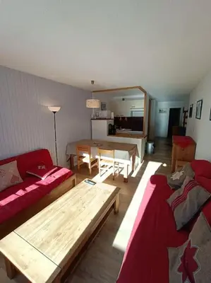 Cuisine ou kitchenette dans l'établissement SUPERBE T2 TRAVERSANT- 6PERS - VAL CLARET
