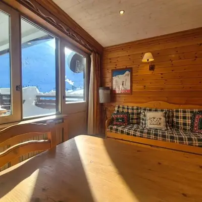 Appartement rénové avec balcon