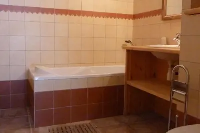 Salle de bains dans l'établissement Montseti - 3 bedroom ski-in ski-out apartment