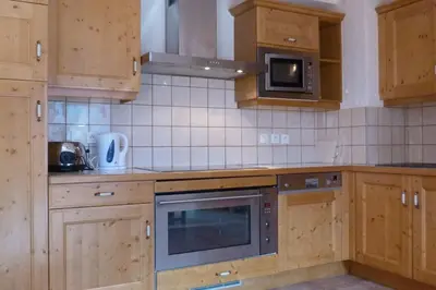 Cuisine ou kitchenette dans l'établissement Montseti - 3 bedroom ski-in ski-out apartment