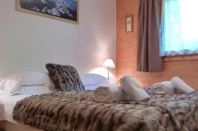 Un ou plusieurs lits dans un hébergement de l'établissement Chataigne, cosy 3 bedroom apartment with great views