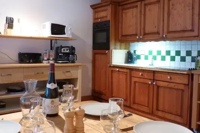 Cuisine ou kitchenette dans l'établissement Chataigne, cosy 3 bedroom apartment with great views