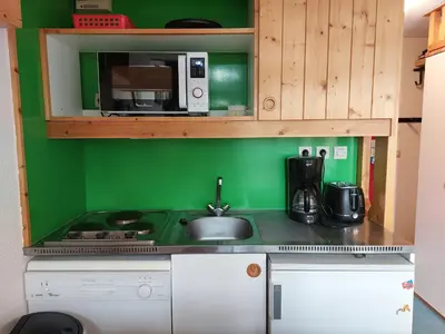 Cuisine ou kitchenette dans l'établissement Duplex skis aux pieds, 2 pièces, 6 pers., Arc 1800, balcon sud-ouest - FR-1-411-886
