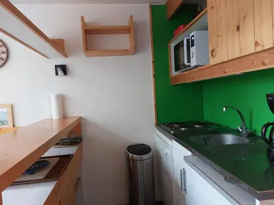 Cuisine ou kitchenette dans l'établissement Duplex skis aux pieds, 2 pièces, 6 pers., Arc 1800, balcon sud-ouest - FR-1-411-886