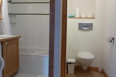 Salle de bains dans l'établissement La Croix - 3 bedroom apartment in Sainte Foy village