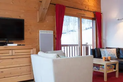 Télévision ou salle de divertissement dans l'établissement La Croix - 3 bedroom apartment in Sainte Foy village