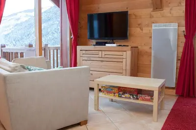 Télévision ou salle de divertissement dans l'établissement La Croix - 3 bedroom apartment in Sainte Foy village