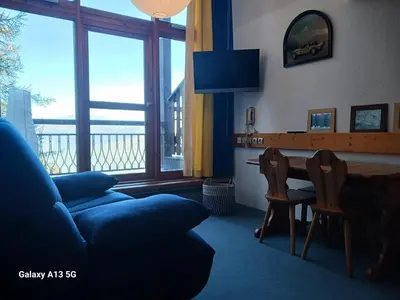 Télévision ou salle de divertissement dans l'établissement Résidence Aiguille Grive Bat Iii - Appartement 2 pièces 6 personnes en duplex, skis aux pieds, dans le village de Charmettoger à Arc 1800. MAE-6954