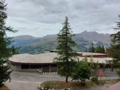 Vue générale sur la montagne ou vue sur la montagne depuis l'appartement
