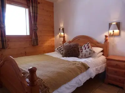 Un ou plusieurs lits dans un hébergement de l'établissement Georgette - 3 bedroom apartment in the centre of Sainte Foy, great views