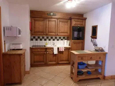 Cuisine ou kitchenette dans l'établissement Georgette - 3 bedroom apartment in the centre of Sainte Foy, great views