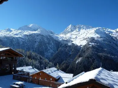 Vue générale sur la montagne ou vue sur la montagne depuis l'appartement