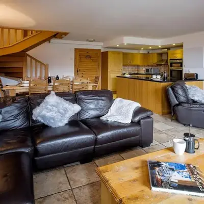 Toulouse - 3 bedroom apt close to the slopes with log fire