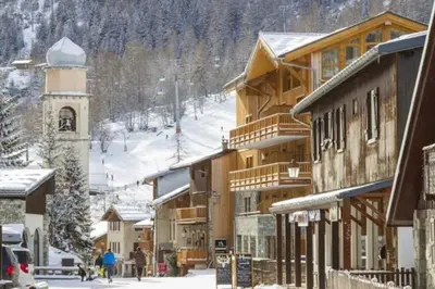 L'établissement Powder Ridge - 6 bedroom chalet with hot tub en hiver