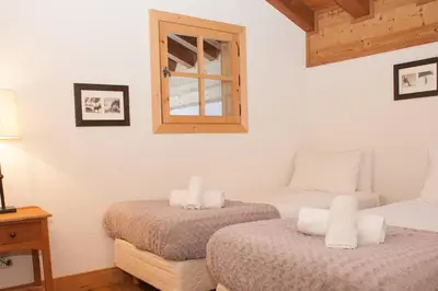 Un ou plusieurs lits dans un hébergement de l'établissement Powder Ridge - 6 bedroom chalet with hot tub