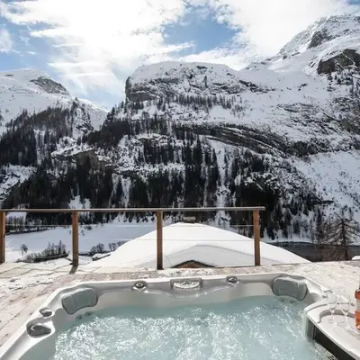 Powder Ridge - 6 bedroom chalet with hot tub