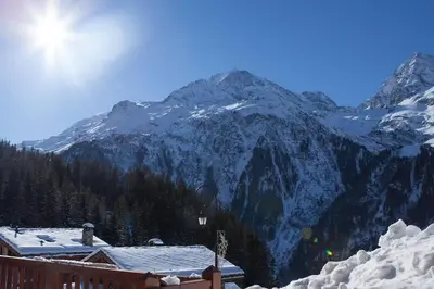 Vue générale sur la montagne ou vue sur la montagne depuis l'appartement