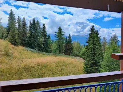 Vue générale sur la montagne ou vue sur la montagne depuis l'appartement