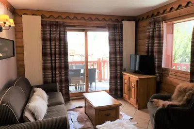 Télévision ou salle de divertissement dans l'établissement Résidence Ecrin Des Neiges - Bel appartement 4 pièces au Val claret MAE-3974