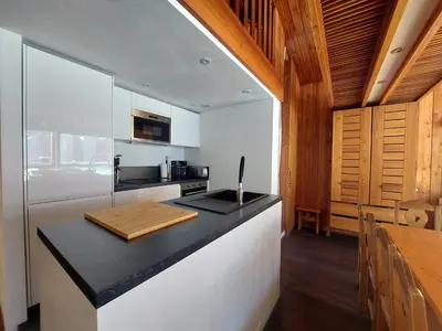 Cuisine ou kitchenette dans l'établissement Appartement spacieux 9 pers. · Ski aux pieds · Wifi inclus - FR-1-346-553