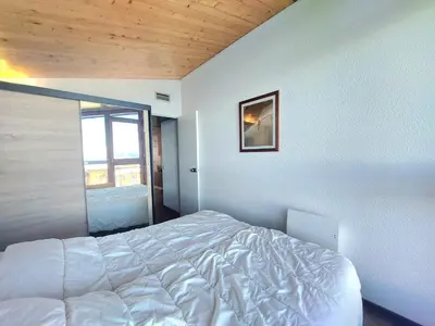 Un ou plusieurs lits dans un hébergement de l'établissement Appartement spacieux 9 pers. · Ski aux pieds · Wifi inclus - FR-1-346-553