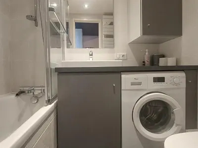 Salle de bains dans l'établissement Appartement spacieux 9 pers. · Ski aux pieds · Wifi inclus - FR-1-346-553