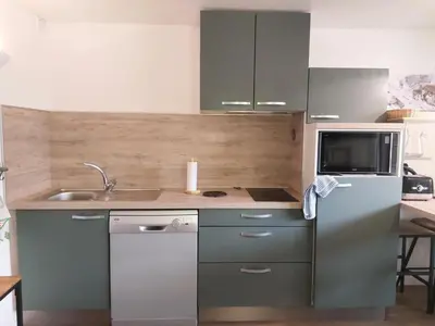 Cuisine ou kitchenette dans l'établissement Résidence Grande Ourse - Dans l'hyper centre de Vallandry, à 50m des remontées mécaniques MAE-1774