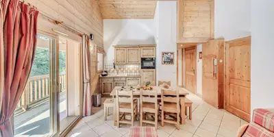 Cuisine ou kitchenette dans l'établissement Résidence Les Alpages - 3 Pièces pour 8 Personnes MAE-4274