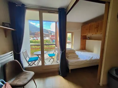 Un ou plusieurs lits dans un hébergement de l'établissement Coup de coeur - Arc 2000 Appartement 4 personnes avec chambre séparée et belle vue sur la montagne