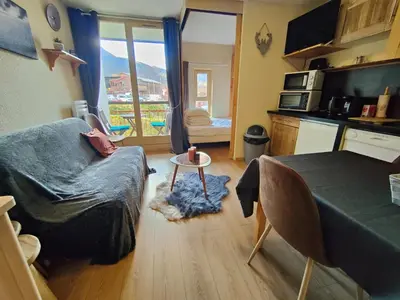 Cuisine ou kitchenette dans l'établissement Coup de coeur - Arc 2000 Appartement 4 personnes avec chambre séparée et belle vue sur la montagne