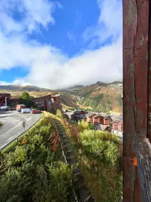 Vue générale sur la montagne ou vue sur la montagne depuis l'appartement