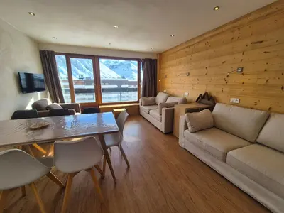 Télévision ou salle de divertissement dans l'établissement Appartement rénové, 7 pers, proche des pistes, balcon, animaux acceptés - FR-1-502-530