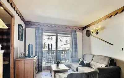 Coin salon dans l'établissement Résidence Ecrin Des Neiges A - Beau 4 pièces esprit montagne à Val Claret MAE-6874
